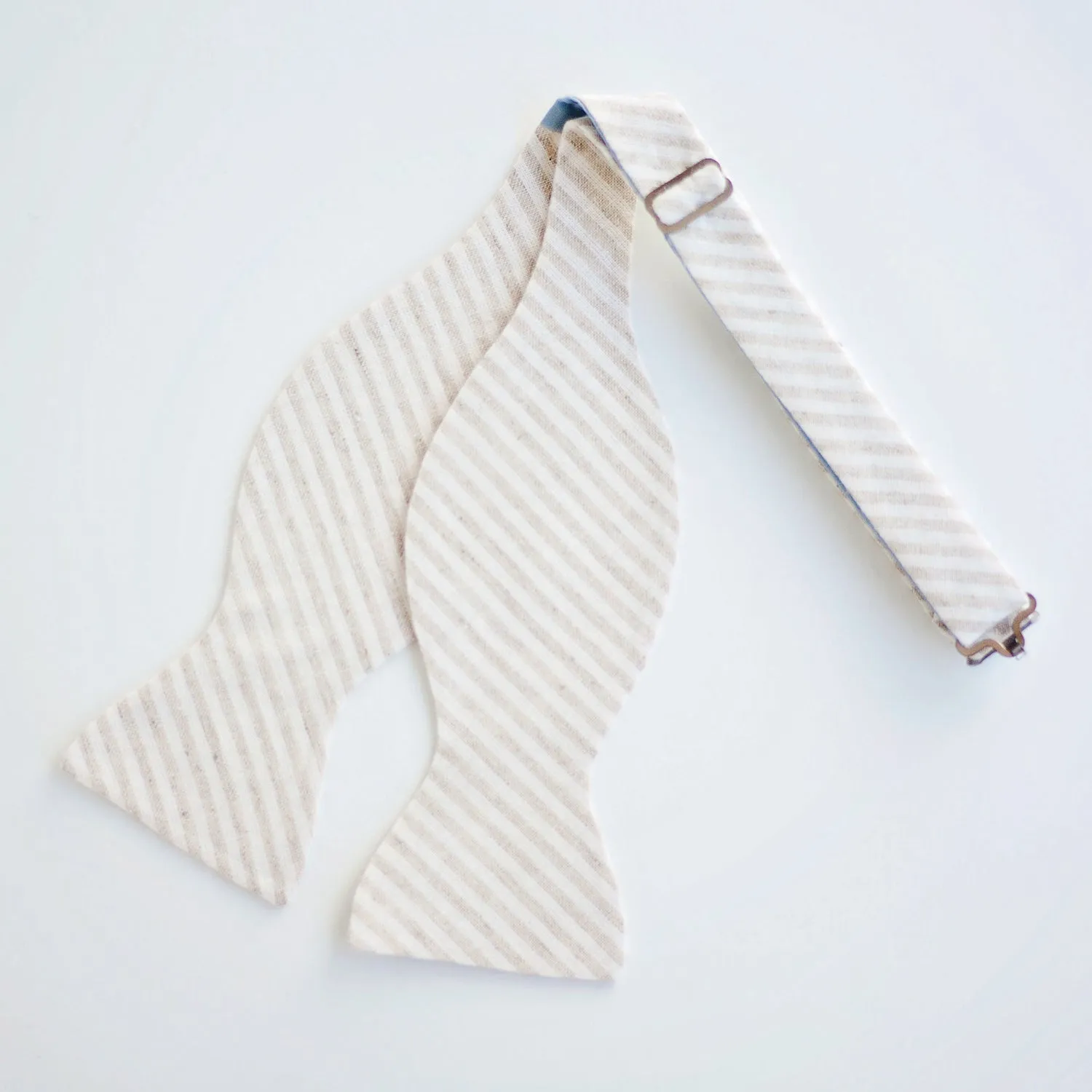 Men's Freestyle Self-Tie Bow Tie / Natural Linen Stripe