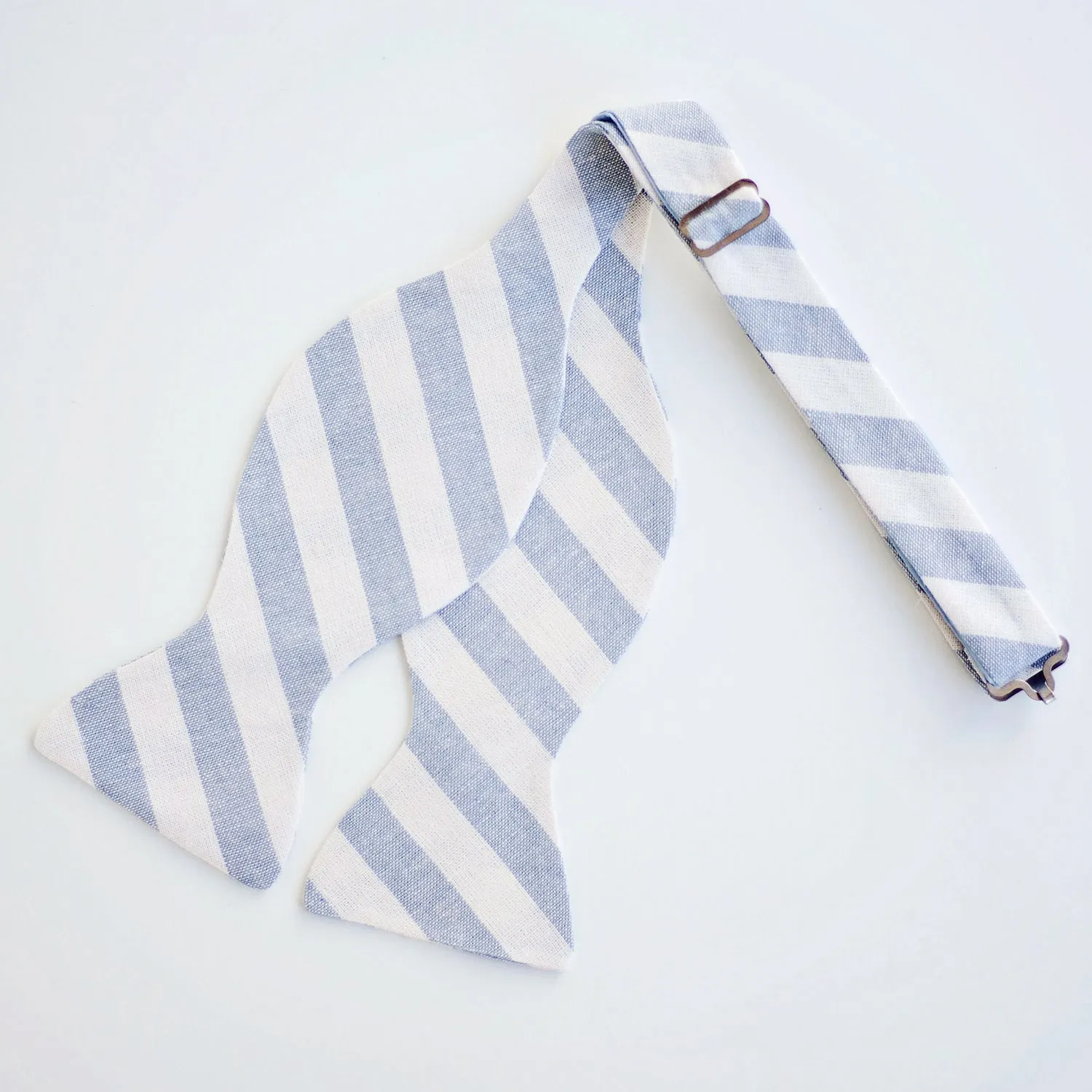 Men's Freestyle Self-Tie Bow Tie / Wide Chambray Linen Stripe