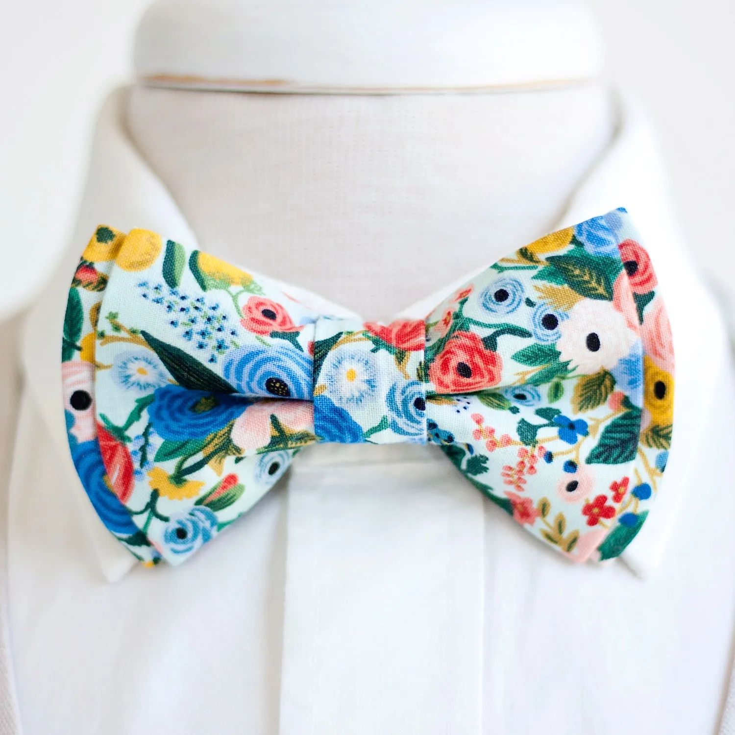 Men's Pre-Tied Bow Tie / Petite Garden Party In Blue