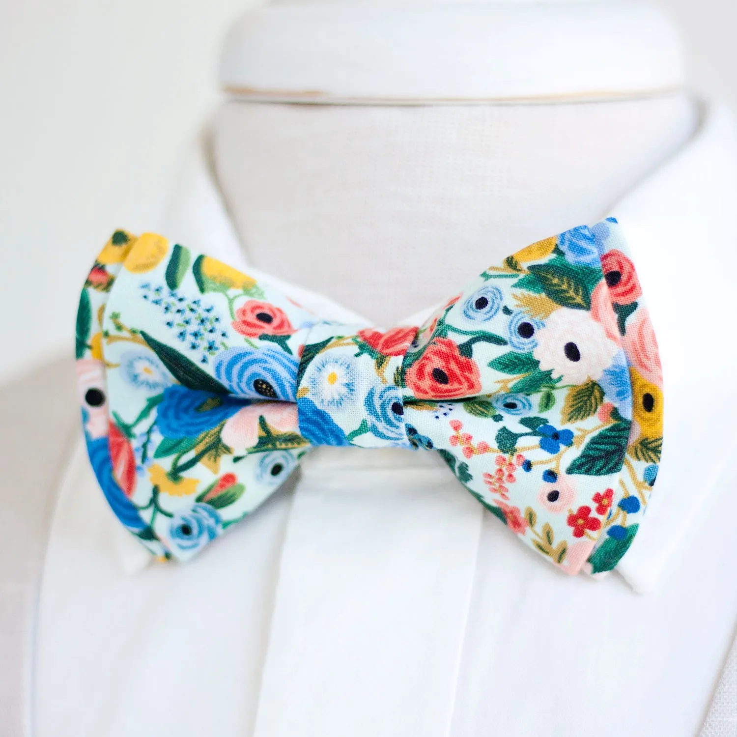 Men's Pre-Tied Bow Tie / Petite Garden Party In Blue